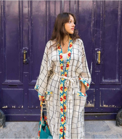 Women kimono with hand embroideries