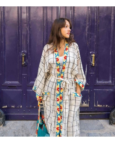 Women kimono with hand embroideries