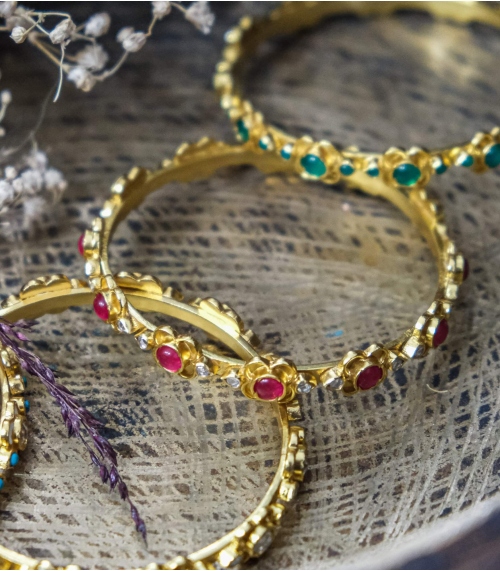 Bracelet indien en argent plaqué or et quartz rouge