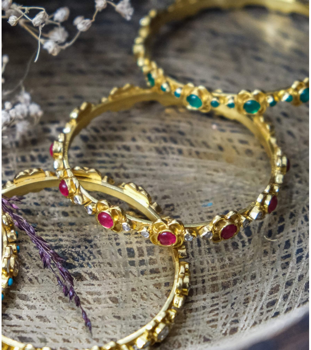 Bracelet indien en argent plaqué or et quartz rouge